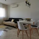 Noemi Wellness Апартаменты Шиофок